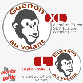 sticker rond voiture "Guenon au Volant" humour absurde 2 tailles D