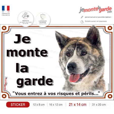 Akita Inu Japonais bringé, panneau autocollant "Je Monte la Garde, risques périls" portail entrée, sticker adhésif photo
