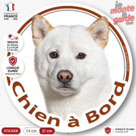 Akita Inu Japonais tout blanc, sticker rond "Chien à Bord" disque photo vitre voiture, résiste dehors