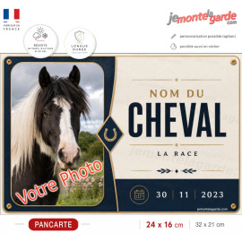 Plaque de box personnalisée avec photo, nom, race et date de naissance de votre cheval, fabriquée en France
