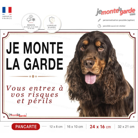 Pancarte Je monte la garde Cocker Anglais chocolat et feu – panneau de portail résistant dehors et fabriqué en France