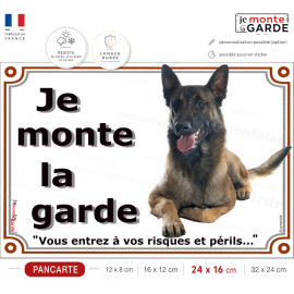 Berger Belge Malinois couché, plaque portail "Je Monte la Garde, vous entrez à vos risques et périls" résiste pluie Soleil gel,