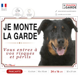 Beauceron noir et feu, Plaque portail "Je Monte la Garde, entrez à vos risques périls" photo Berger de Beauce, résiste dehors
