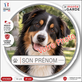 Sticker rond avec la photo de votre chien et son prénom, bordure grise, résiste dehors, fabriqué en France, une idée cadeau