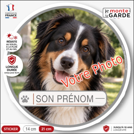 Sticker rond avec la photo de votre chien et son prénom, bordure grise, résiste dehors, fabriqué en France, une idée cadeau