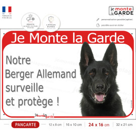 Berger Allemand tout noir poils courts tête, plaque portail rouge "Je Monte la Garde, surveille protège" photo, résiste dehors