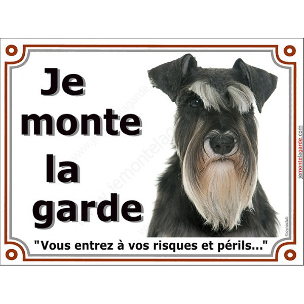 Schnauzer noir et blanc, plaque portail "Je Monte la Garde, risques et périls" pancarte photo panneau attention au chien