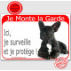Plaque portail rouge, Je Monte la Garde, Bouledogue Français Bringé Couché, panneau pancarte surveille et respecte