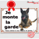 Berger Belge Malinois couché, plaque portail "Je Monte la Garde, risques et périls" panneau pancarte attention au chien photo