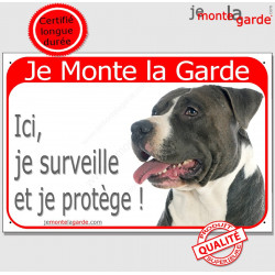 Plaque portail rouge Je Monte la Garde, American Staff noir et blanc tête, surveille et protège, pancarte attention au chien pan