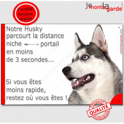 Husky Sibérien gris, plaque humour "parcourt distance Niche-Portail moins 3 secondes, rapide" pancarte photo attention au chien