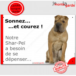 Pancarte portail Attention au Chien humour "Sonnez et courez, notre Shar-Peï a besoin de se dépenser" Photo Sharpei fauve marron