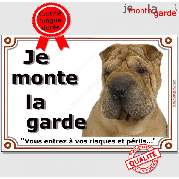 Shar-Peï fauve marron, plaque portail "Je Monte la Garde, risques périls" pancarte panneau photo