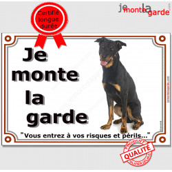 Beauceron assis, plaque portail "Je Monte la Garde, risques périls" panneau affiche pancarte, berger de beauce photo