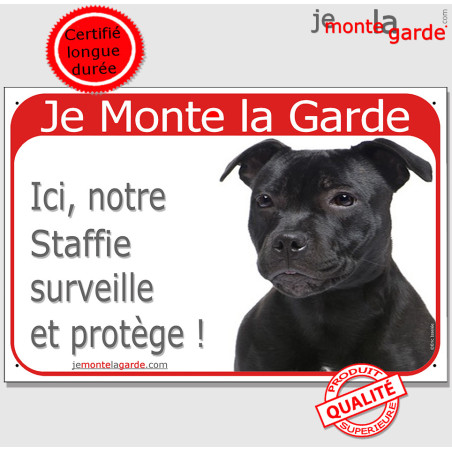 Staffie noir, Plaque Portail rouge "Je Monte la Garde,  surveille protège" pancarte, panneau Staffy attention au chien photo
