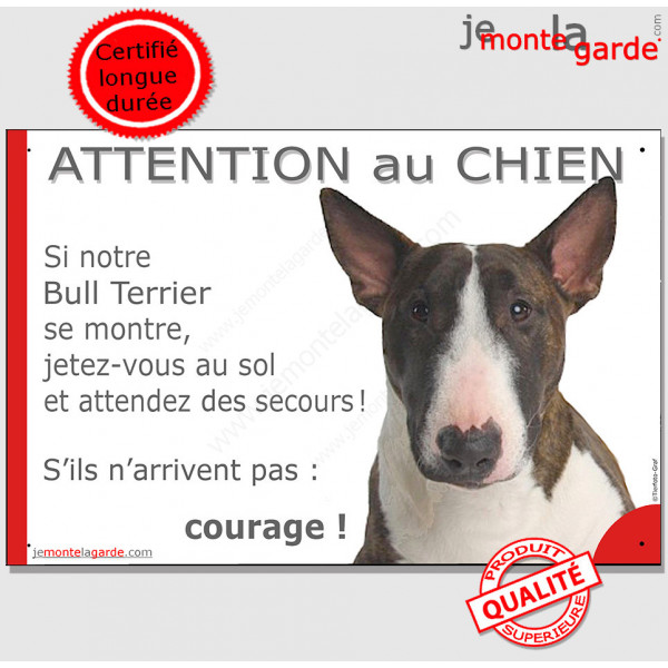 Bull Terrier bringé et blanc, plaque portail humour "Attention au Chien, Jetez Vous au Sol, secours, courage" photo drôle