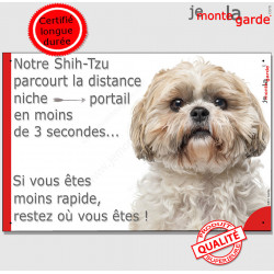 Shih-Tzu fauve tête, plaque humour "parcourt distance Niche-Portail moins 3 secondes, rapide"pancarte photo attention au chien