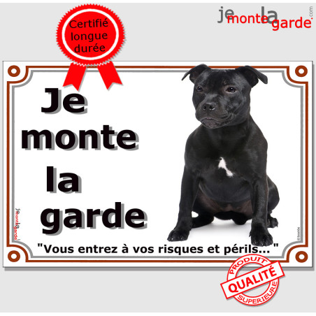 Staffie noir Assis, Plaque portail  photo"Je Monte la Garde, risques et périls" résiste à l'extérieur, idée cadeau