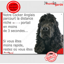 Cocker Anglais entièrement noir tête, plaque humour "distance niche-portail 3 secondes" pancarte attention au chien