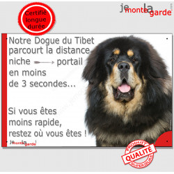 Dogue du Tibet noir et feu, plaque humour "parcourt distance Niche-Portail moins 3 secondes, rapide" pancarte photo attention
