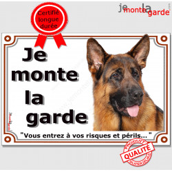 Berger Allemand noir et feu à poils courts, plaque portail "Je Monte la Garde, risques périls" pancarte panneau phote
