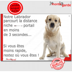 Labrador Sable assis, Plaque extérieure "parcourt distance niche-portail 3 secondes" pancarte photo jaune beige photo