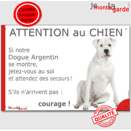 Dogue Argentin assis, Panneau portail humour "Attention au Chien, jetez-vous au sol , attendez des secours, courage" photo, rési