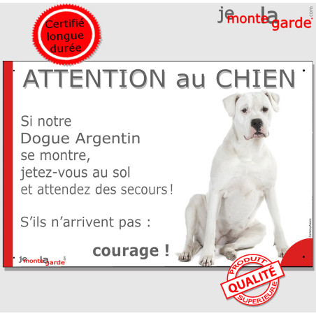 Dogue Argentin assis, Panneau portail humour "Attention au Chien, jetez-vous au sol , attendez des secours, courage" photo, rési