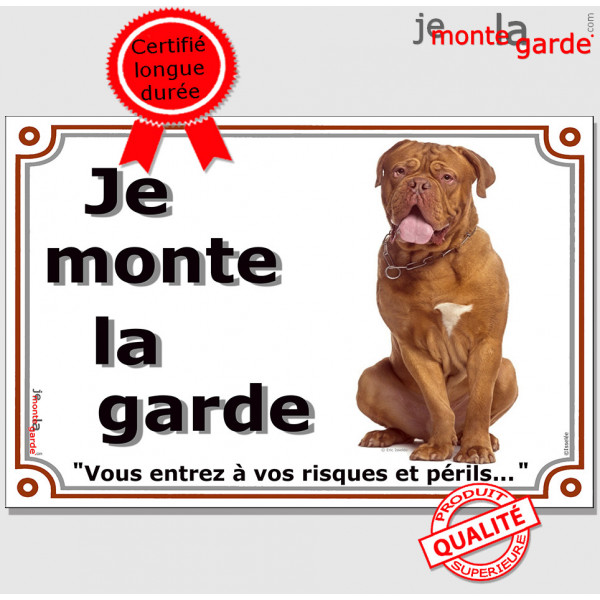 Dogue de Bordeaux face rouge assis, Plaque portail "Je monte la garde, vous entrez à vos risques et périls" photo, résiste pluie