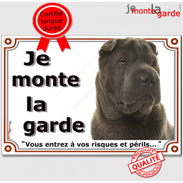 Shar-Peï marron chocolat, plaque portail "Je Monte la Garde, risques périls" bringué marron pancarte panneau photo Sharpei brun