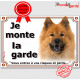 Eurasier fauve orange, plaque portail "Je Monte la Garde, risques périls" panneau affiche pancarte photo