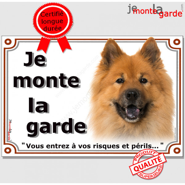 Eurasier fauve orange, plaque portail "Je Monte la Garde, risques périls" panneau affiche pancarte photo