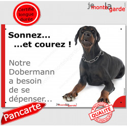 Dobermann couché, plaque humour "Sonnez et Courez !" 24 cm RUN