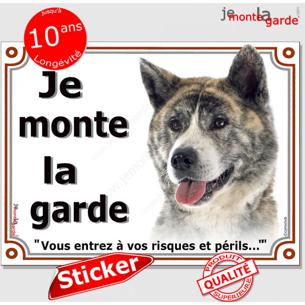 Akita Inu Japonais bringé, panneau autocollant "Je Monte la Garde, risques périls" portail entrée, sticker adhésif photo