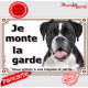 Boxer Bringé foncé, plaque portail "Je Monte la Garde, risques et périls" panneau affiche, rayé attention au chien photo