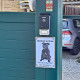 Photo client - Staffie noir Assis Plaque Portail Verticale attention au chien, pancarte panneau interdit sans autorisation