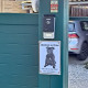Photo client - Staffie noir Assis Plaque Portail Verticale attention au chien, pancarte panneau interdit sans autorisation