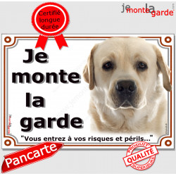 Labrador sable clair tête, plaque portail "je Monte la Garde, risques et périls" pancarte panneau blanc beige photo pancarte
