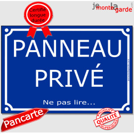 Une plaque bleue amusante, façon plaque de rue, avec le texte "Panneau Privé, ne pas lire"