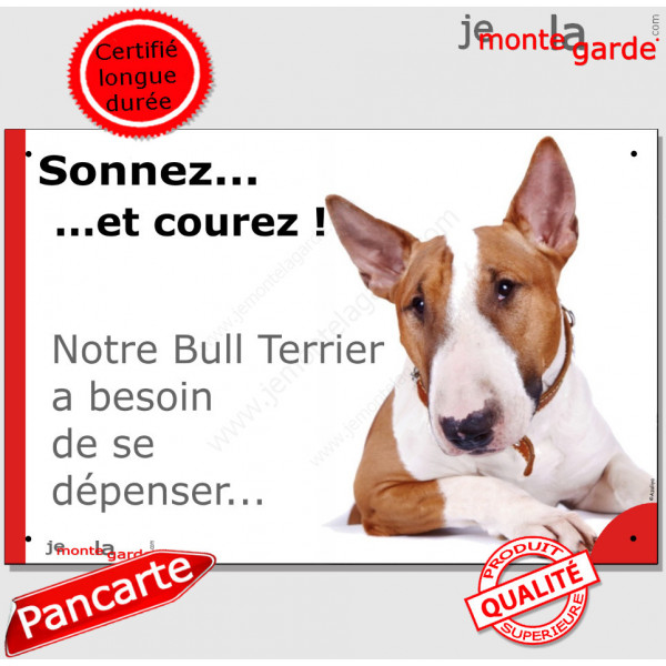 Plaque portail humour "Sonnez et Courez ! Notre Bul Terrier fauve et blanc besoin dépenser" pancarte photo Attention au Chien